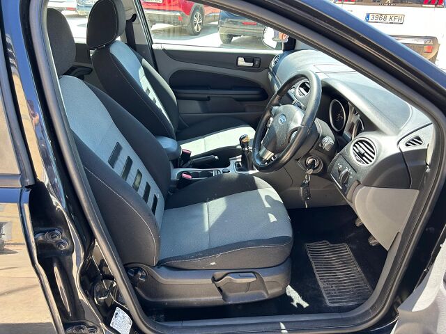 FORD FOCUS ZETEC 1.6 UK RHD IN SPAIN 132000 MILES LONG MOT SUPERB 2010
